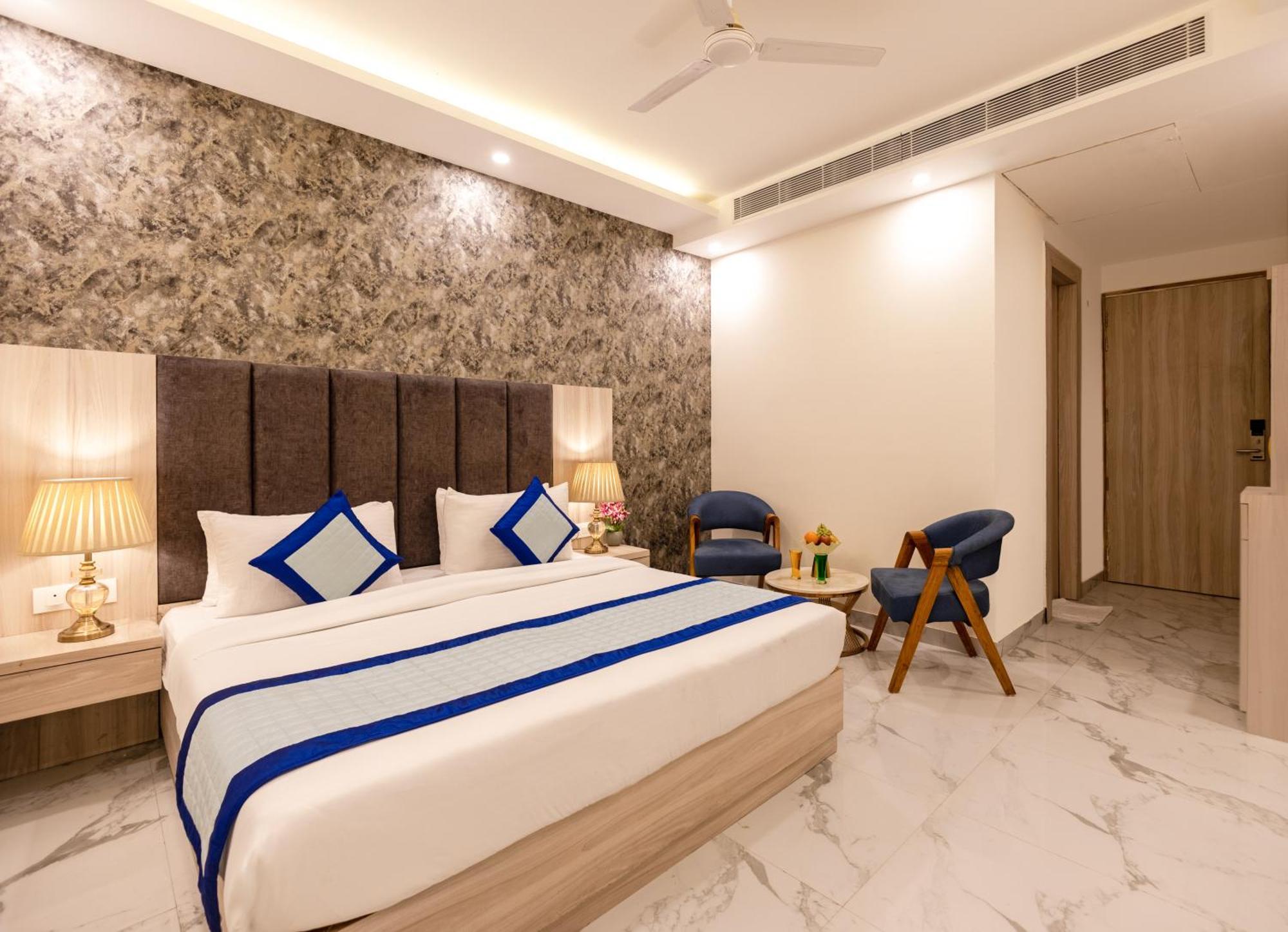 Hotel West End Igi Delhi Airport 4*