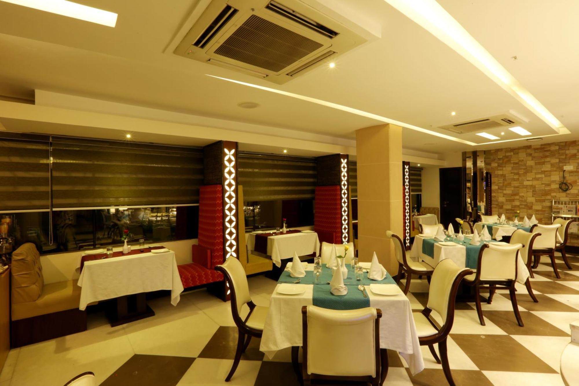 West End Igi Delhi Airport 4*