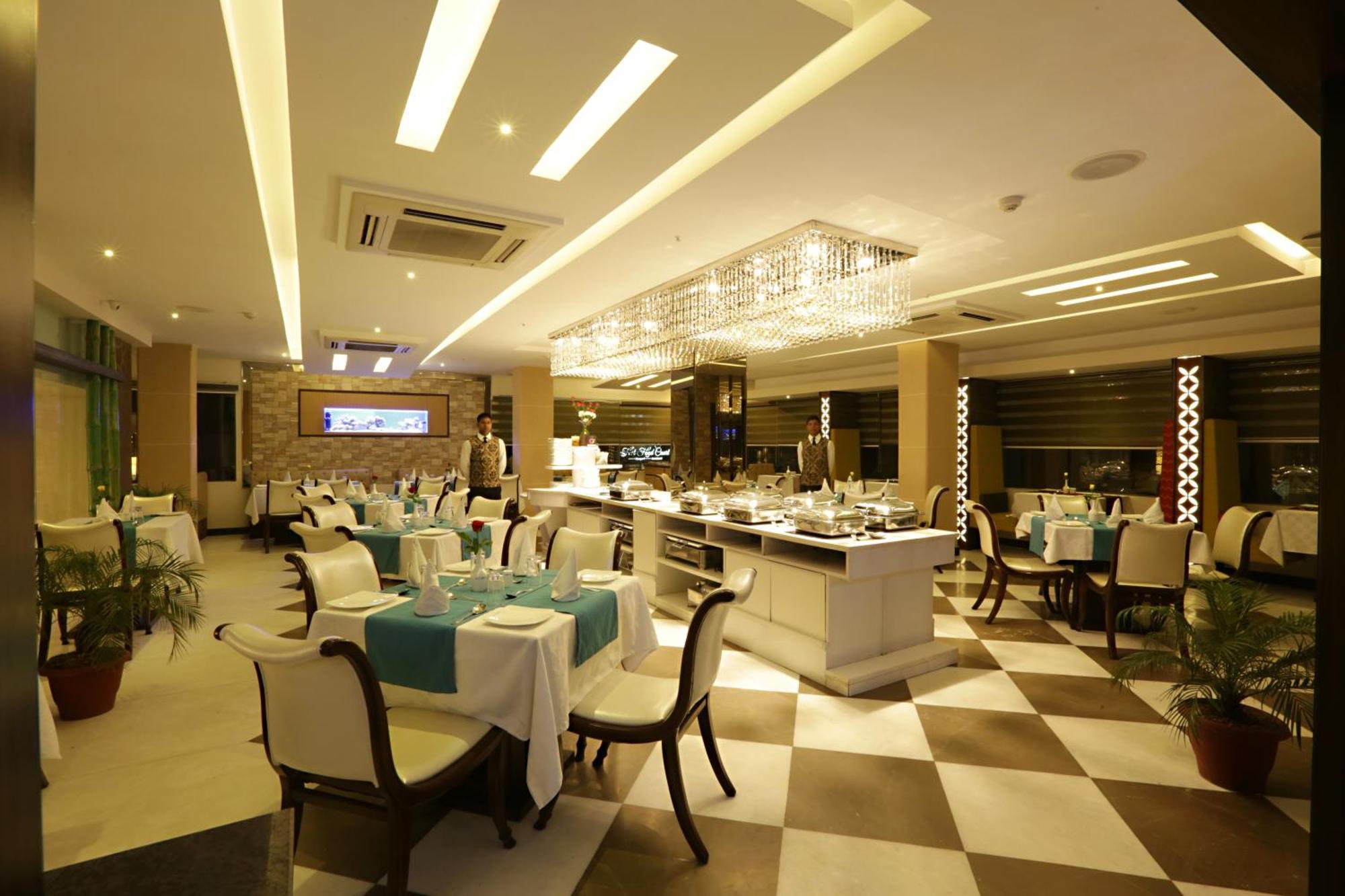 Hotel West End Igi Delhi Airport 4*