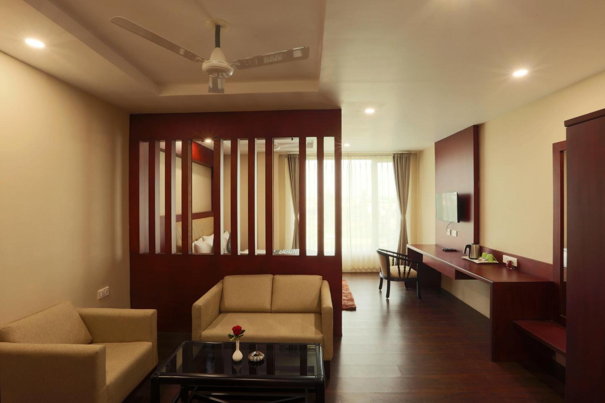 West End Igi Delhi Airport Hotel 4*