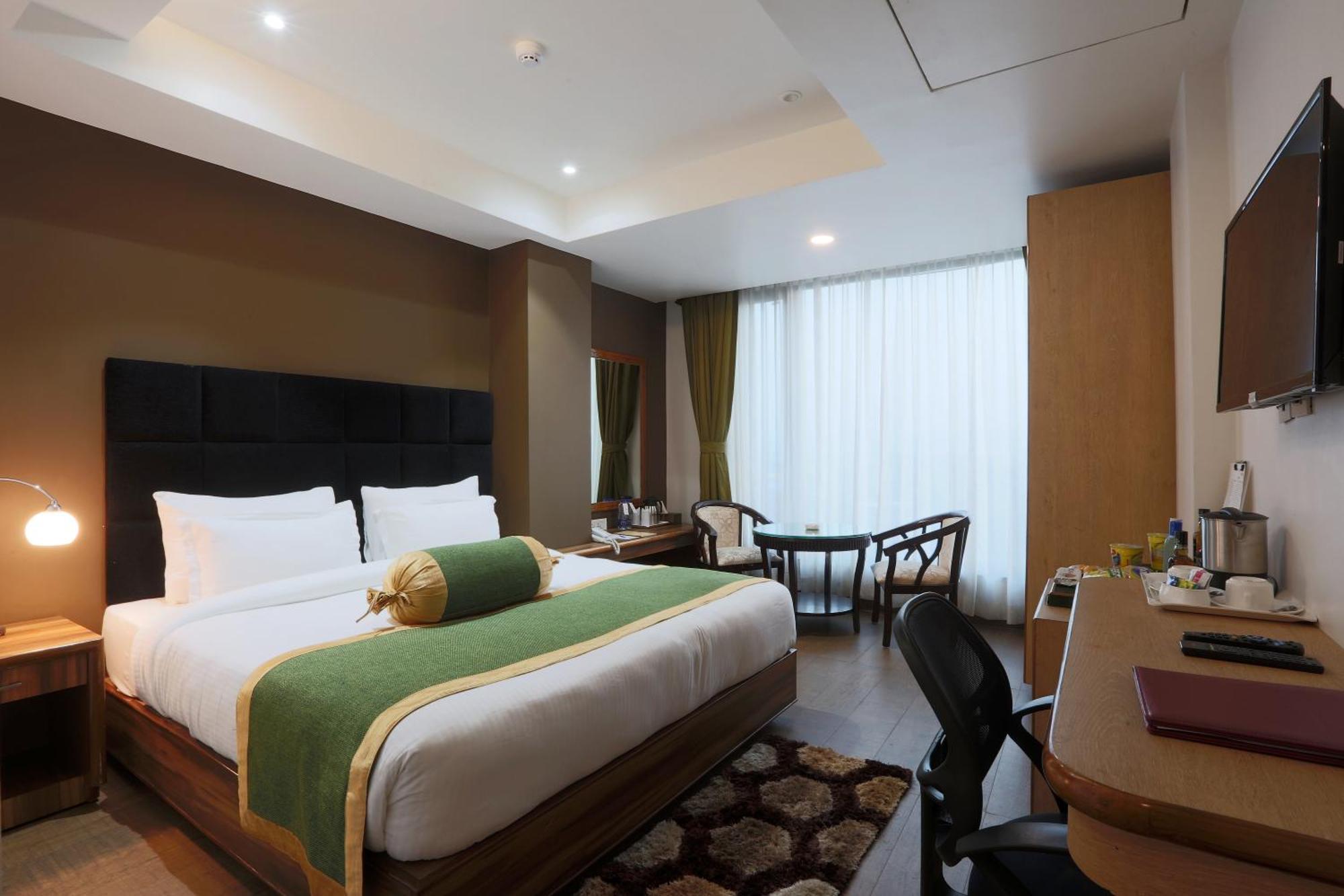 West End Igi Delhi Airport 4*